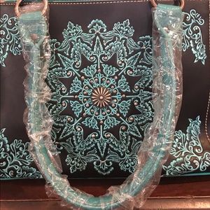 Brand new Black & Teal Purse. Concealed on Back